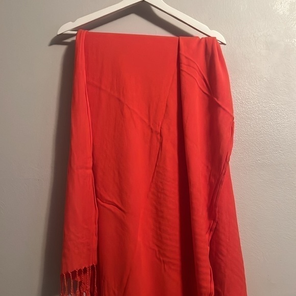 🧣Minimalist orange/red shawl scarf - Picture 4 of 5
